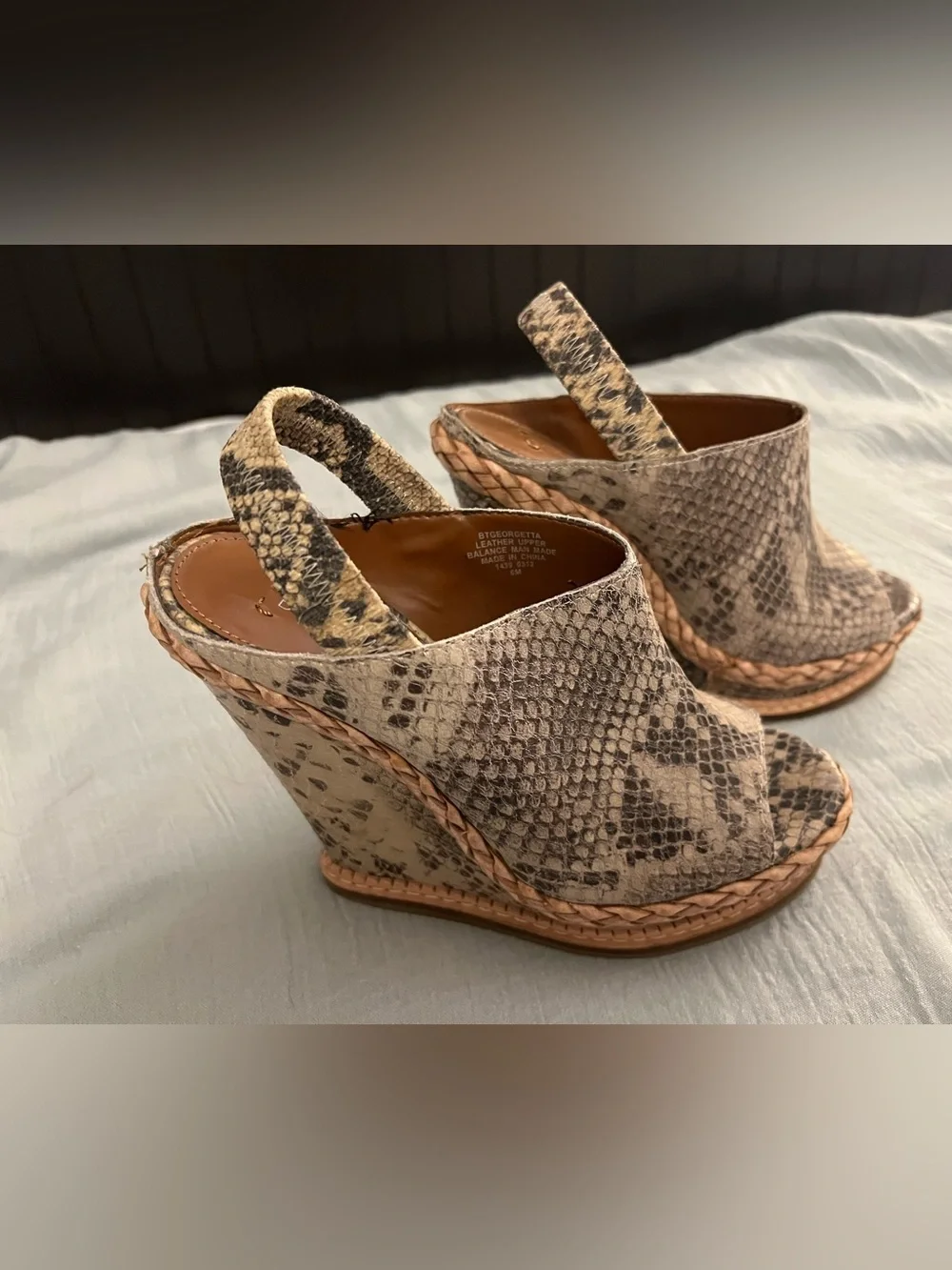 Boutique 9 tall wedge size 6